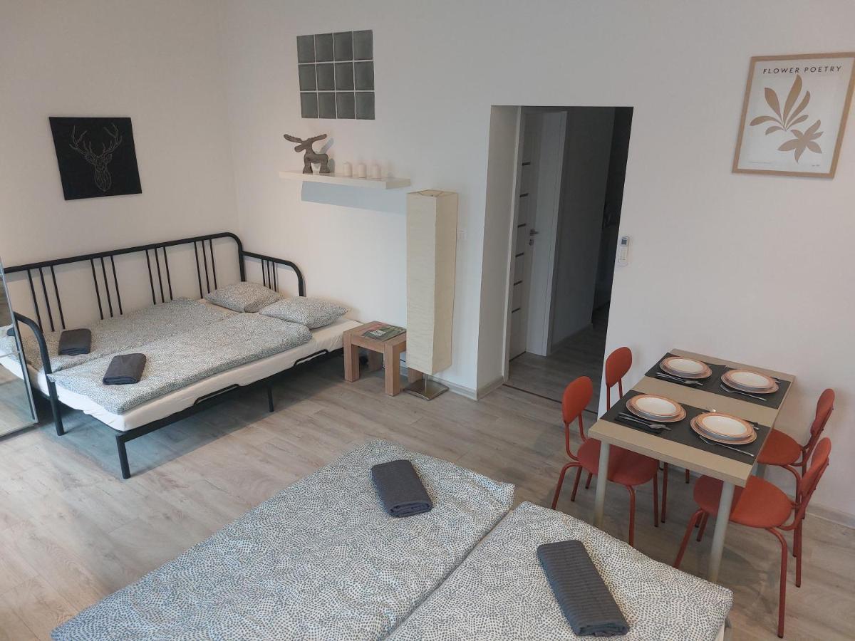 Utulny Apartman S Balkonom Apartment Bratislava Exterior photo