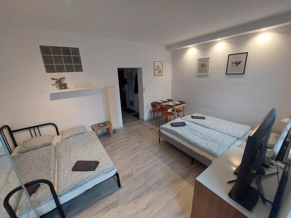 Utulny Apartman S Balkonom Apartment Bratislava Exterior photo