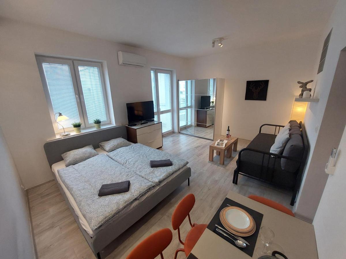 Utulny Apartman S Balkonom Apartment Bratislava Exterior photo