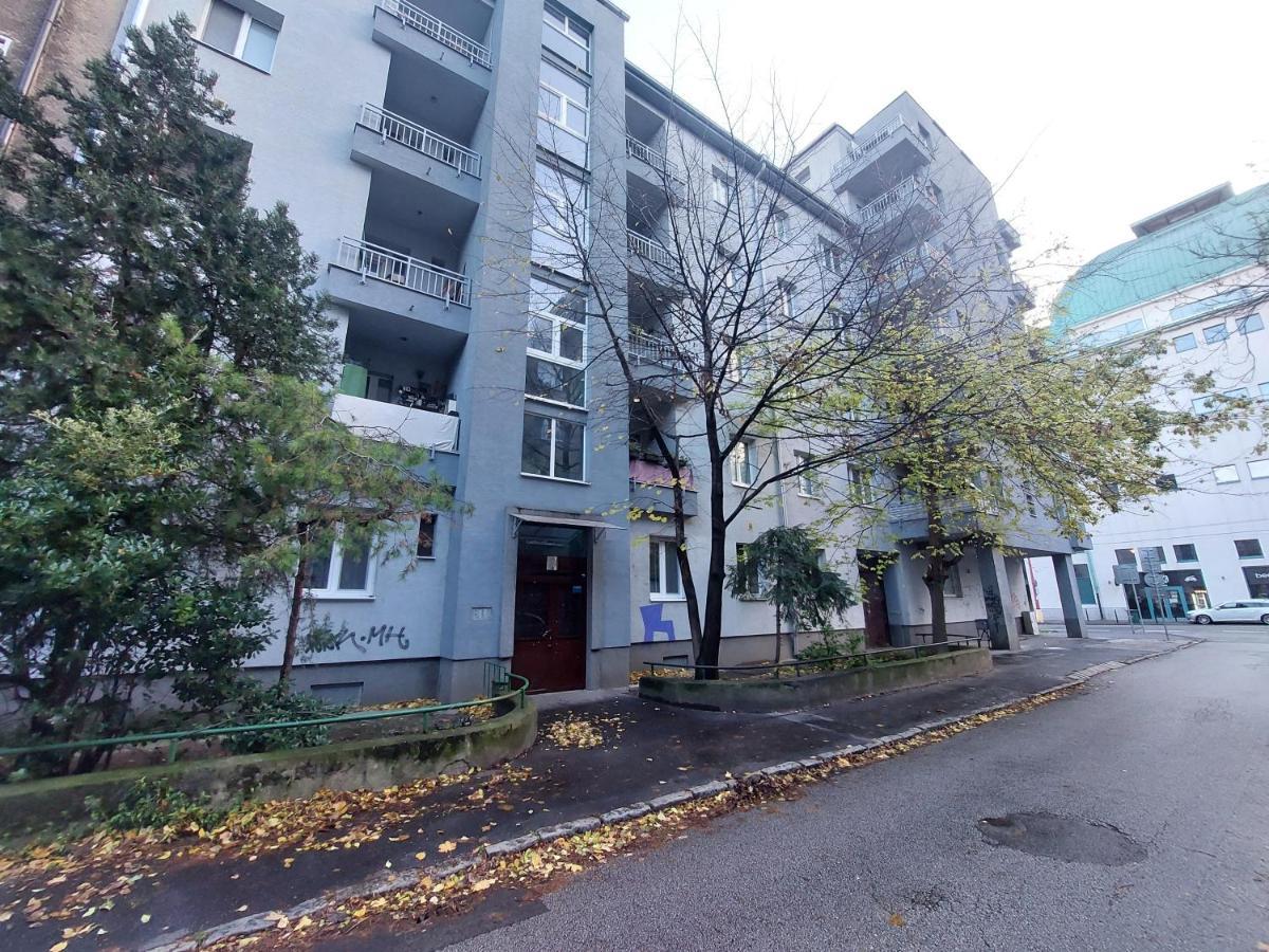 Utulny Apartman S Balkonom Apartment Bratislava Exterior photo